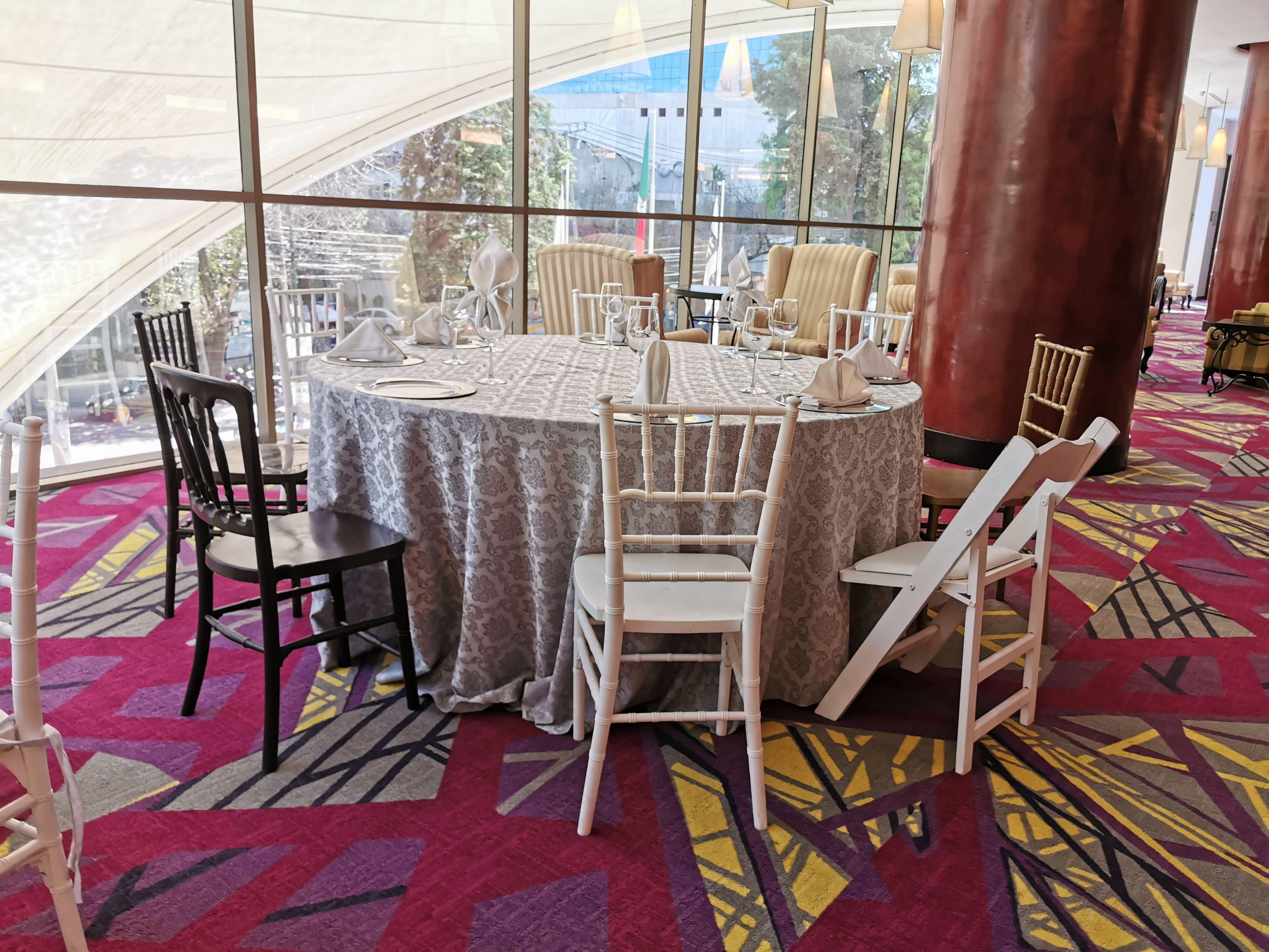 โรงแรมคราวน์ พลาซา เด เม็กซิโก เม็กซิโกซิตี้ ภายนอก รูปภาพ Chivari chairs