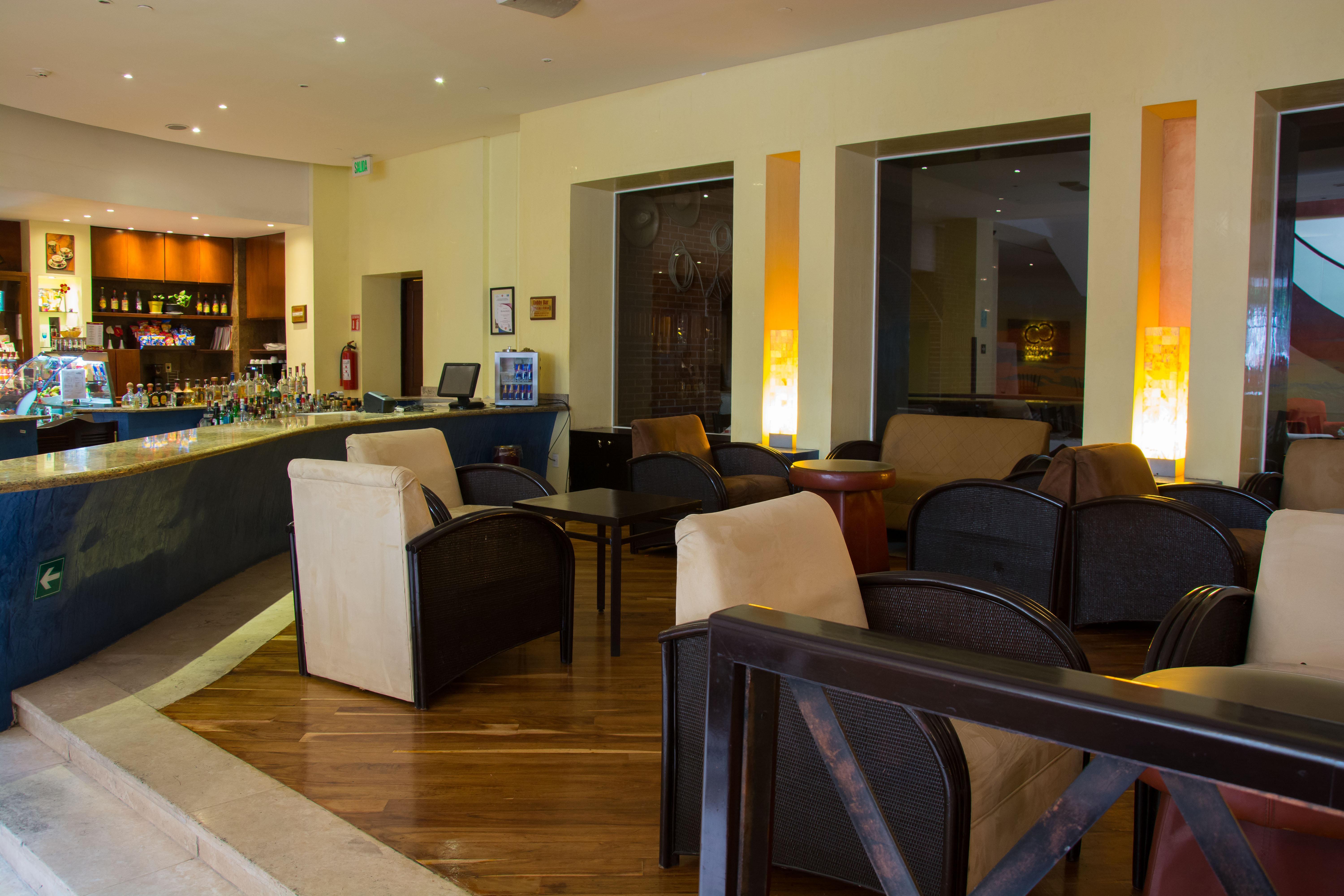 โรงแรมคราวน์ พลาซา เด เม็กซิโก เม็กซิโกซิตี้ ภายนอก รูปภาพ The lounge at the airport