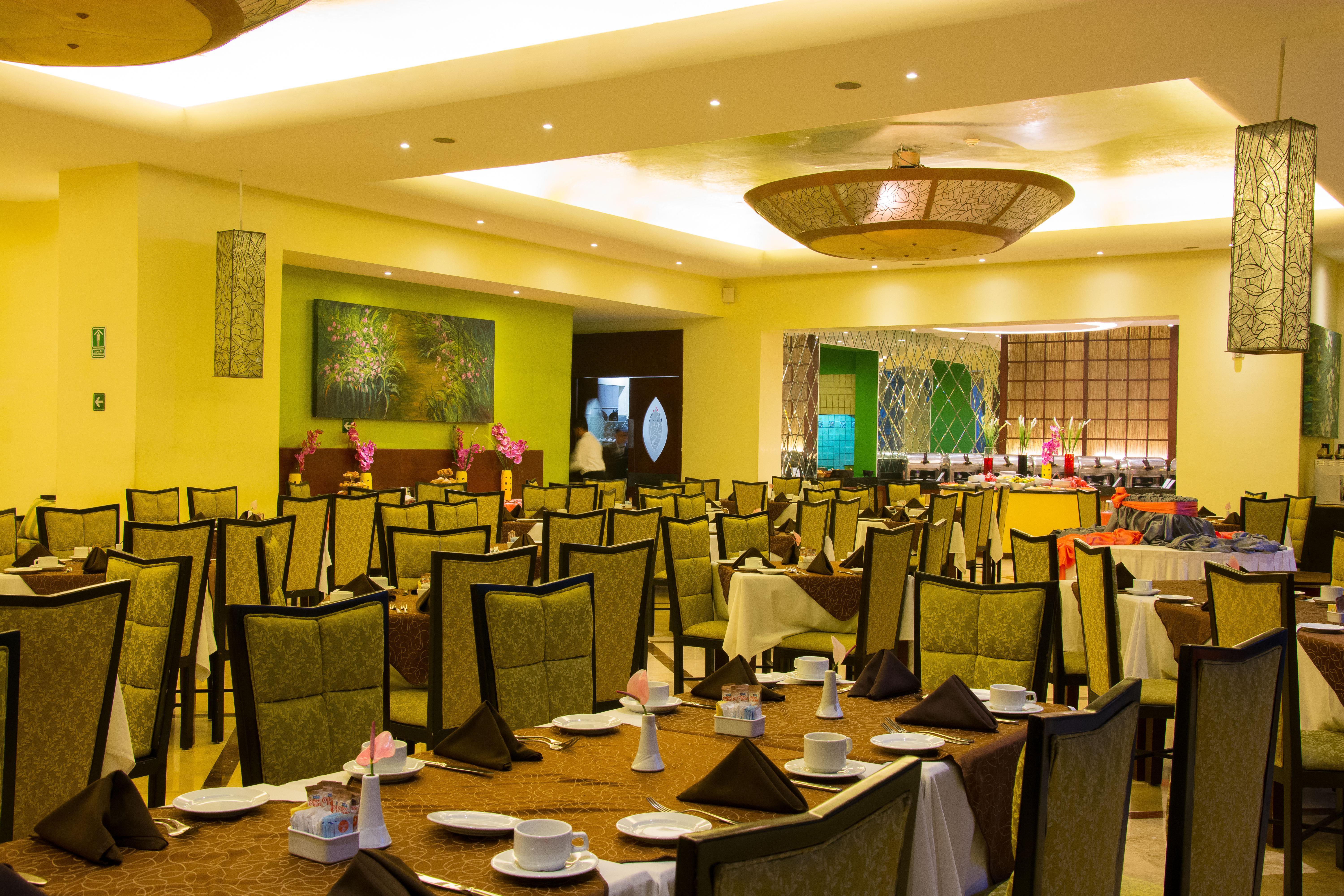 โรงแรมคราวน์ พลาซา เด เม็กซิโก เม็กซิโกซิตี้ ภายนอก รูปภาพ The interior of the restaurant