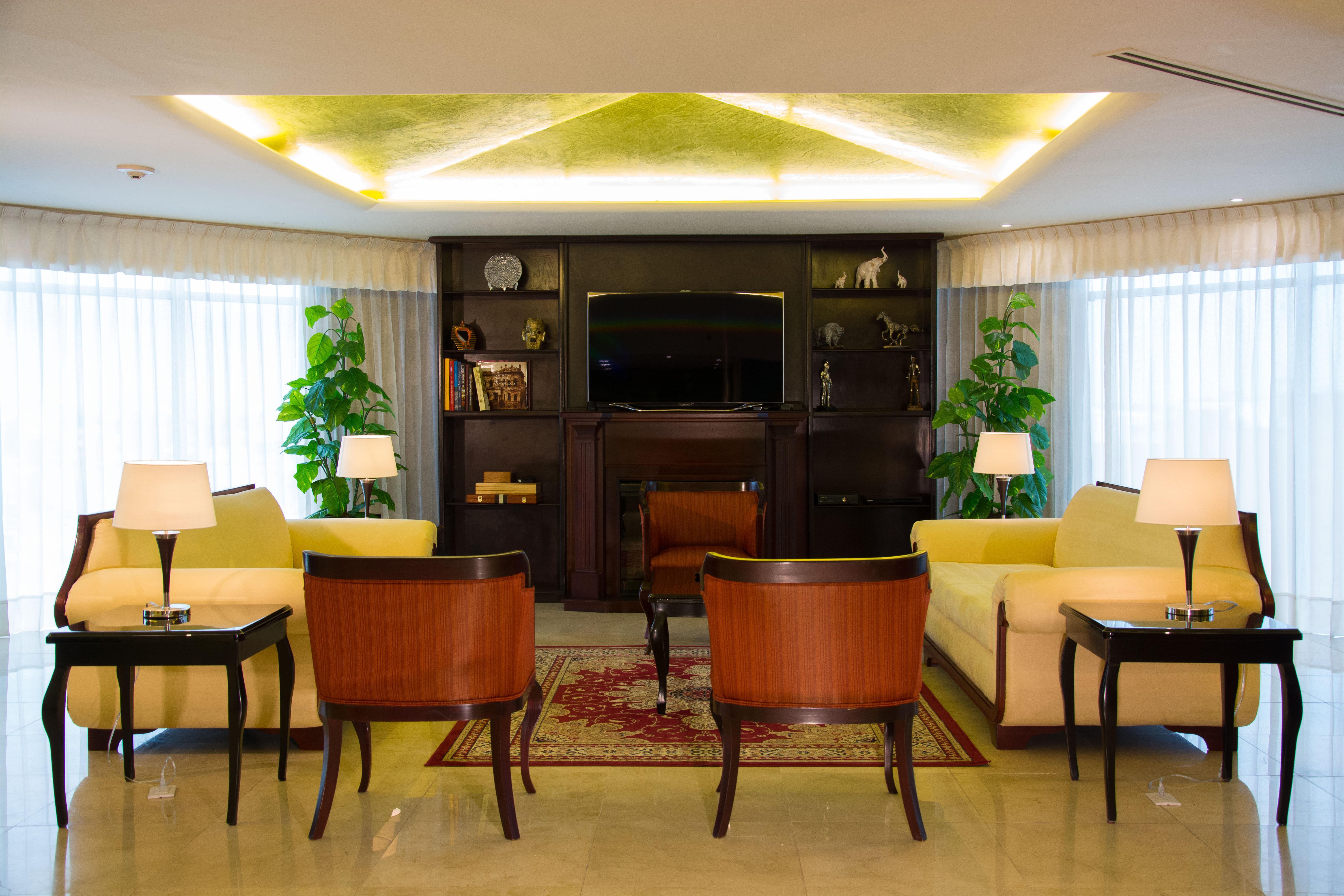 โรงแรมคราวน์ พลาซา เด เม็กซิโก เม็กซิโกซิตี้ ภายนอก รูปภาพ The interior of the lounge