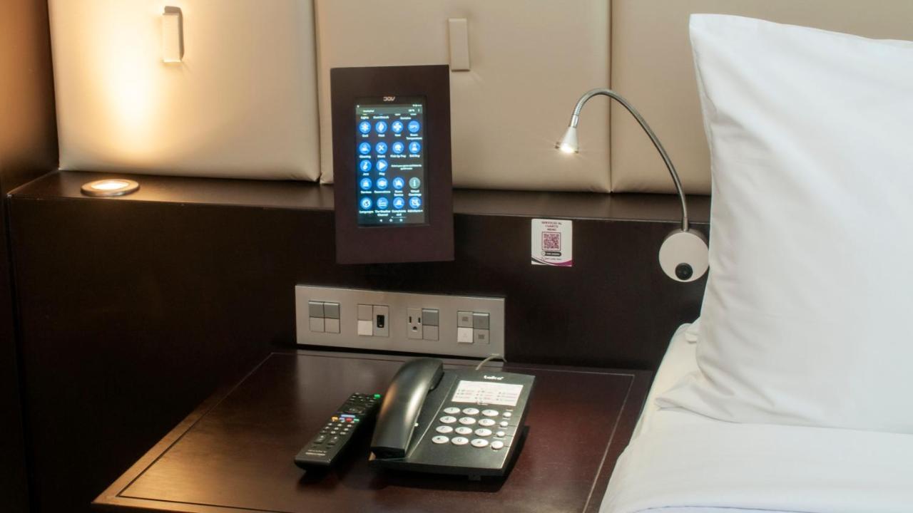 โรงแรมคราวน์ พลาซา เด เม็กซิโก เม็กซิโกซิตี้ ภายนอก รูปภาพ A telephone with a built-in IP telephone