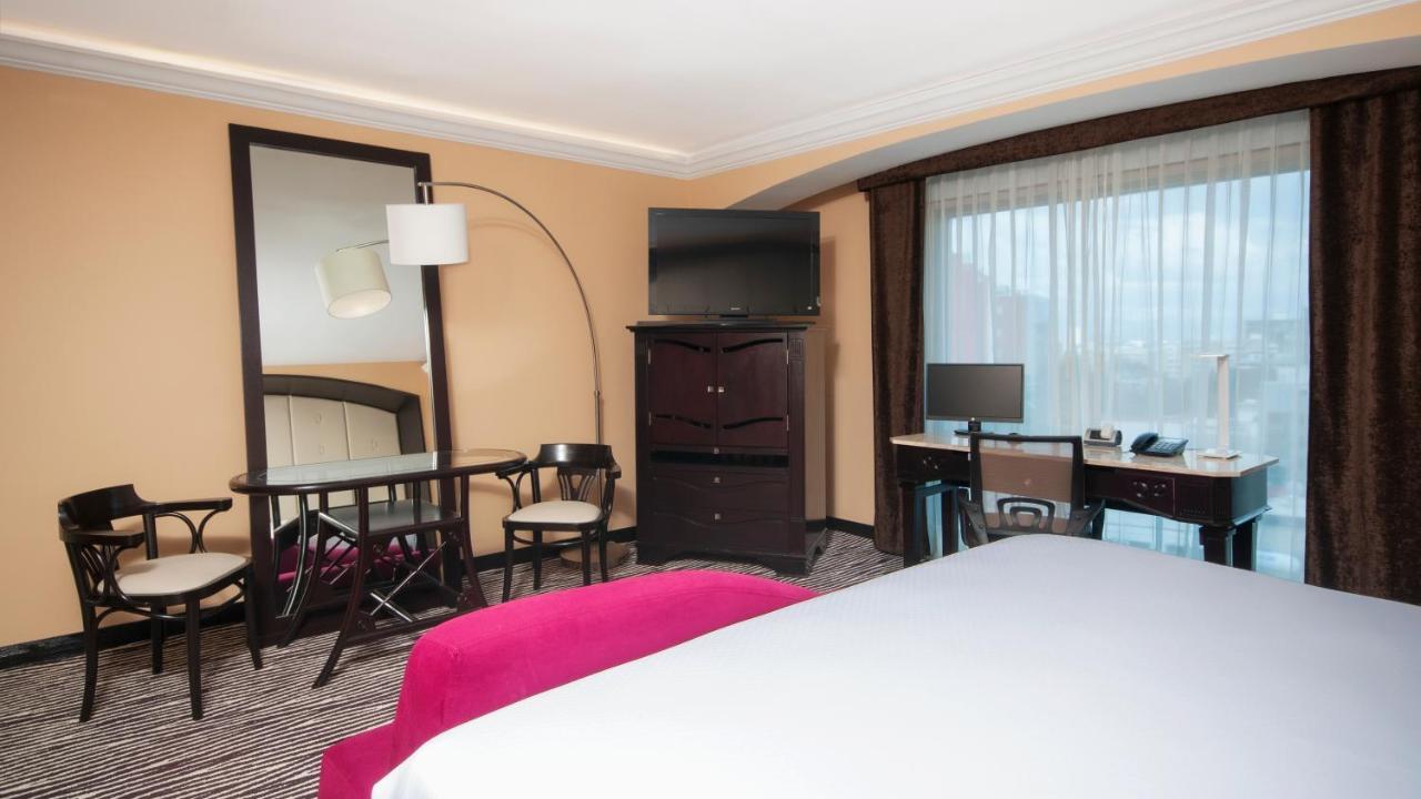 โรงแรมคราวน์ พลาซา เด เม็กซิโก เม็กซิโกซิตี้ ภายนอก รูปภาพ A room at the hotel